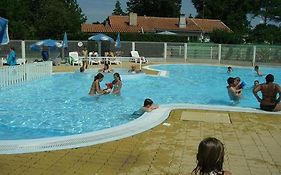 Camping Les Pins Le Montaut 3*